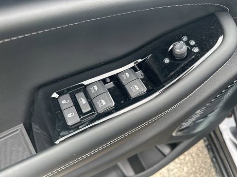 Used 2023 Jeep Grand Cherokee Overland w/ Luxury Tech Group IV image 14