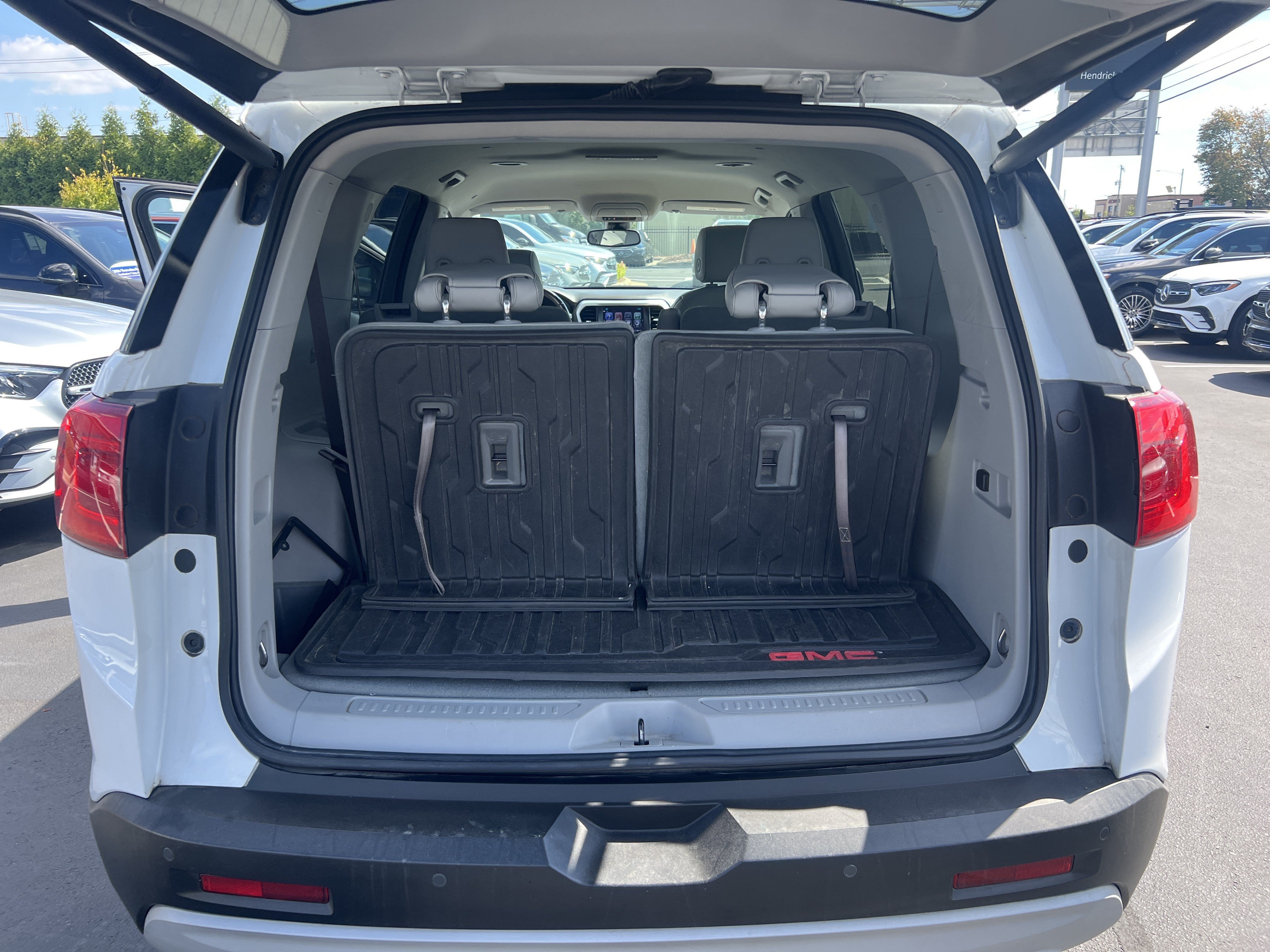 Used 2019 GMC Acadia SLT w/ LPO, Floor Liner Package FWD image 34