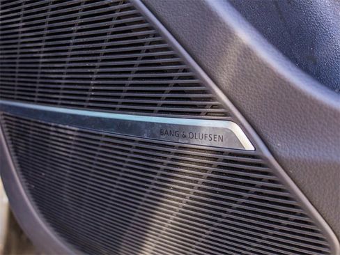 Used 2023 Audi Q8 Premium Plus image 19