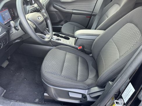 Used 2025 Ford Escape Active AWD/4WD image 9