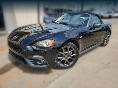 Used 2017 FIAT 124 Spider Abarth RWD image 4