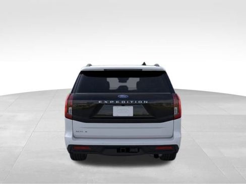 New 2026 Ford Expedition Active image 5