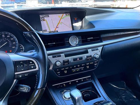 Used 2016 Lexus ES 350 w/ Luxury Package w/Wood Trim image 7