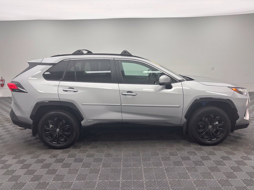 Used 2022 Toyota RAV4 SE w/ SE Grade Weather Package AWD/4WD image 7