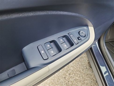 New 2025 Hyundai Venue Limited image 15