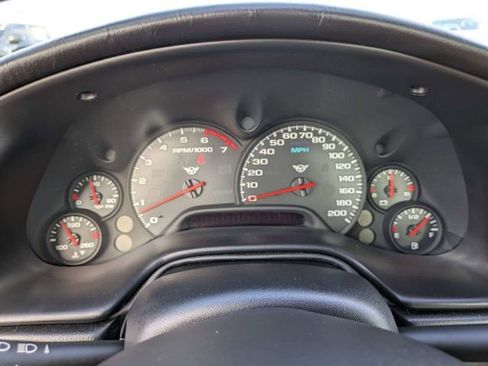 Used 2000 Chevrolet Corvette Convertible w/ Memory Pkg RWD image 21