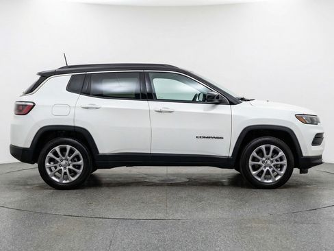 Used 2025 Jeep Compass Limited AWD/4WD image 11
