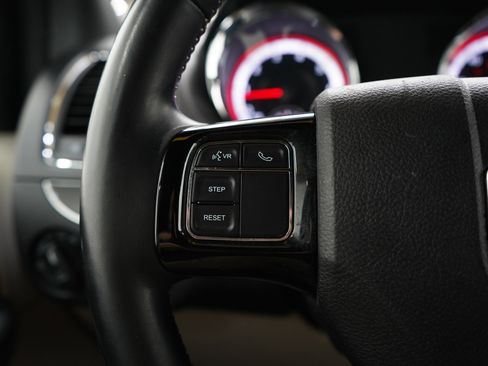 Used 2020 Dodge Grand Caravan SXT w/ Driver Convenience Group FWD image 28