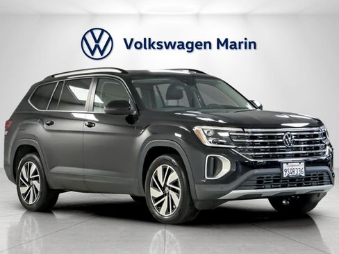 Used 2025 Volkswagen Atlas SE w/ Panoramic Sunroof Package image 7