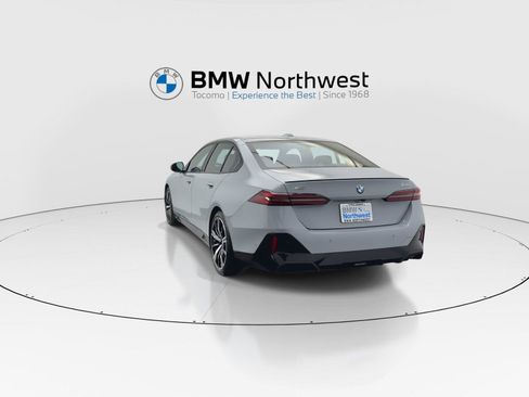 Used 2026 BMW 530i xDrive w/ M Sport Package AWD/4WD image 13