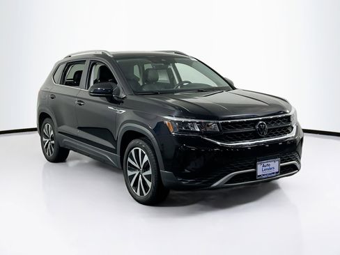 Used 2023 Volkswagen Taos SE image 3