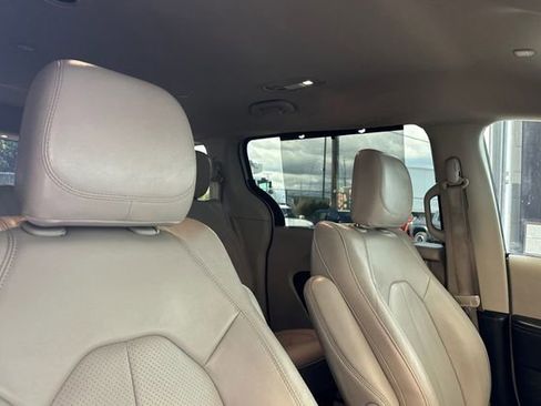 Used 2021 Chrysler Pacifica Touring-L FWD image 24