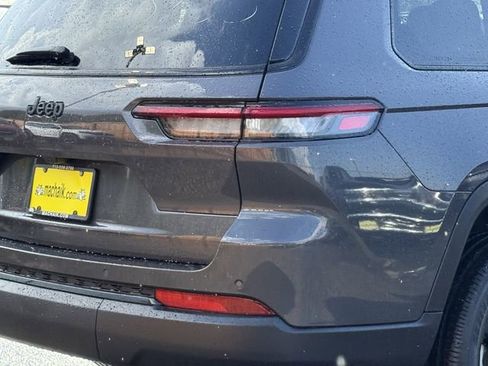 New 2025 Jeep Grand Cherokee L Altitude RWD image 10
