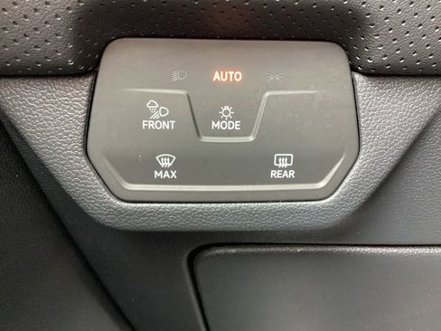 Used 2024 Volkswagen Atlas SE image 24