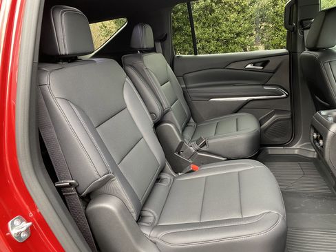 Used 2026 Chevrolet Traverse LT image 35