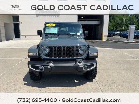 Used 2025 Jeep Gladiator Sport AWD/4WD image 5