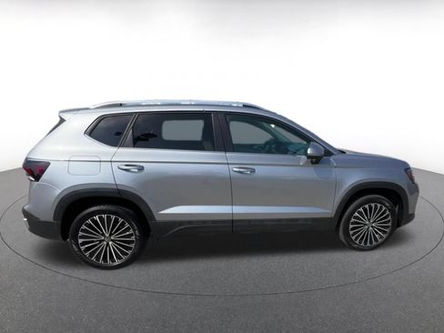 Used 2025 Volkswagen Taos SE FWD image 16