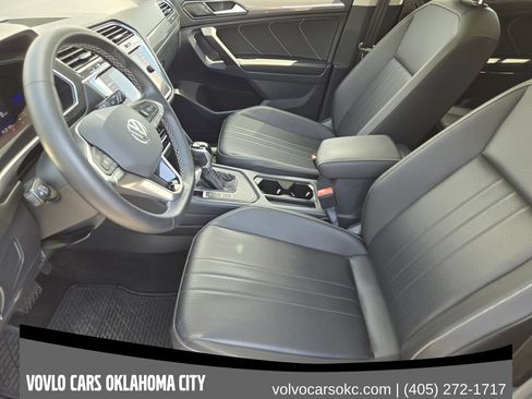 Used 2022 Volkswagen Tiguan SE FWD image 11