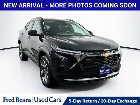 Used 2025 Chevrolet Trax LT w/ Driver Confidence Package FWD image 1