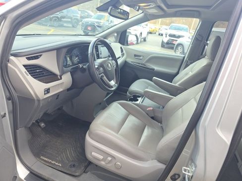 Used 2020 Toyota Sienna XLE image 15