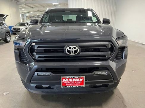 Used 2025 Toyota Tacoma SR5 AWD/4WD image 8