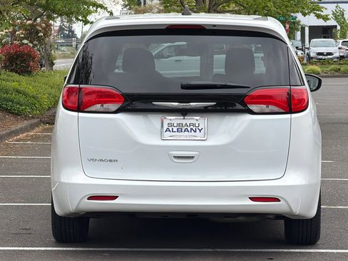 Used 2023 Chrysler Voyager LX FWD image 5