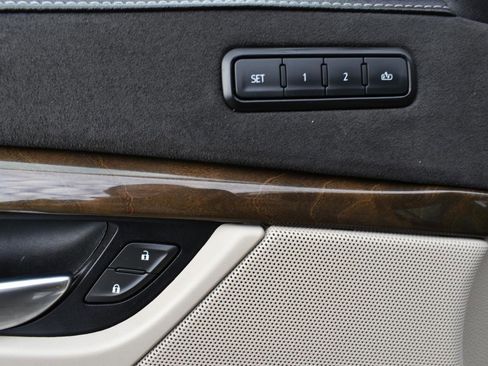 Used 2020 Cadillac Escalade ESV Premium Luxury image 40