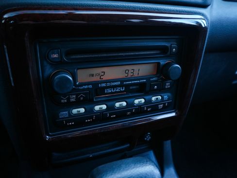 Used 2002 Isuzu Rodeo LS image 25