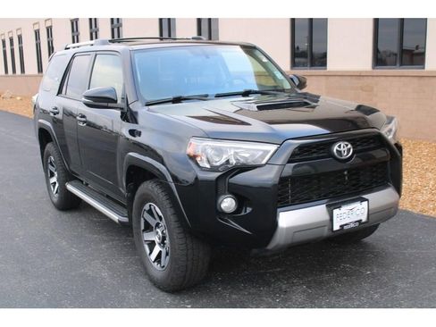 Used 2018 Toyota 4Runner TRD Off-Road Premium image 2