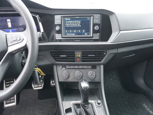 Used 2023 Volkswagen Jetta Sport image 13