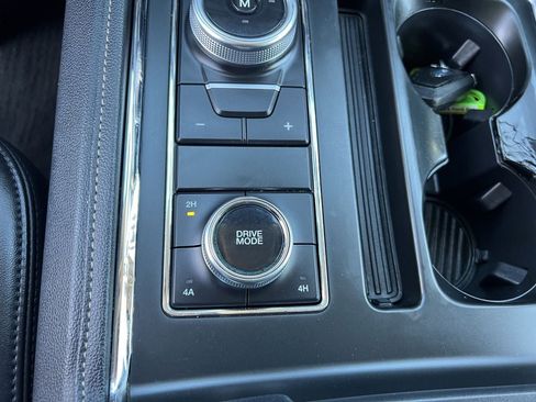 Used 2024 Ford Expedition Max XLT image 19