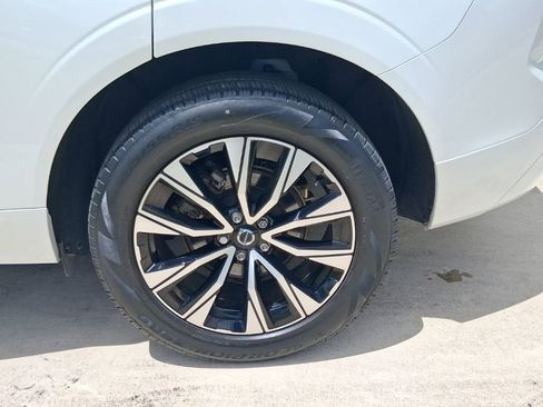 Used 2023 Volvo XC60 B5 Core w/ Protection Package Premier image 4