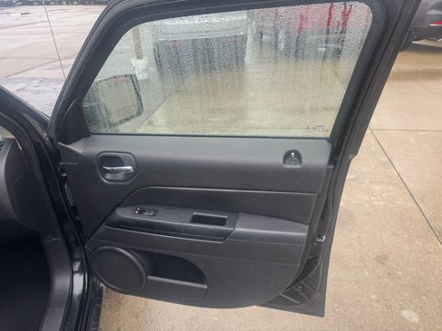 Used 2014 Jeep Patriot High Altitude image 16