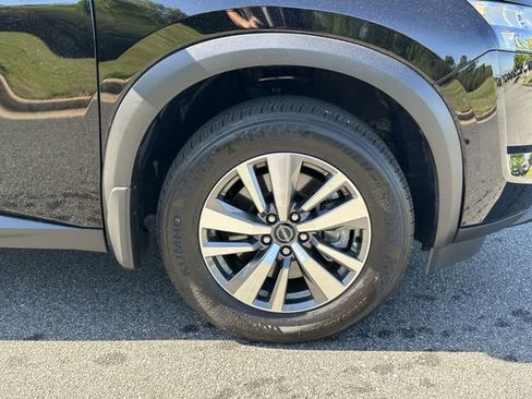 Certified 2025 Nissan Pathfinder SL w/ Black Appearance Package FWD image 14