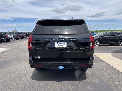 Used 2025 Ford Expedition Active AWD/4WD image 4