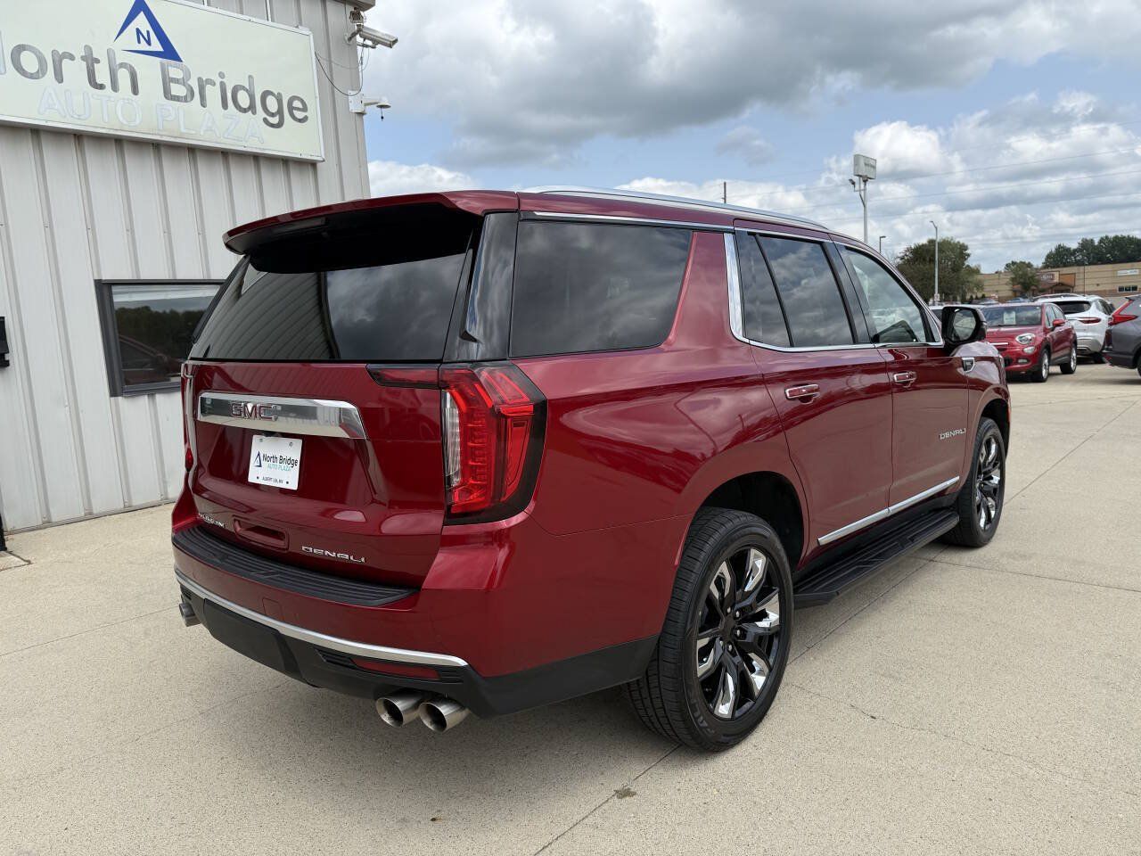 Used 2023 GMC Yukon Denali AWD/4WD image 4