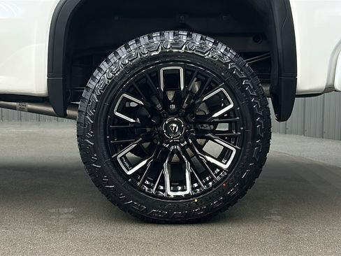 Used 2025 GMC Sierra 1500 Denali Ultimate image 11