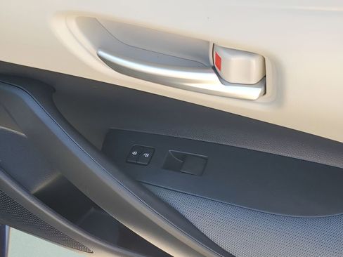 Used 2021 Toyota Corolla LE w/ LE Premium Package image 47