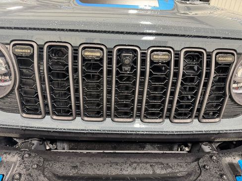 Used 2024 Jeep Wrangler Unlimited Rubicon 4xe image 17