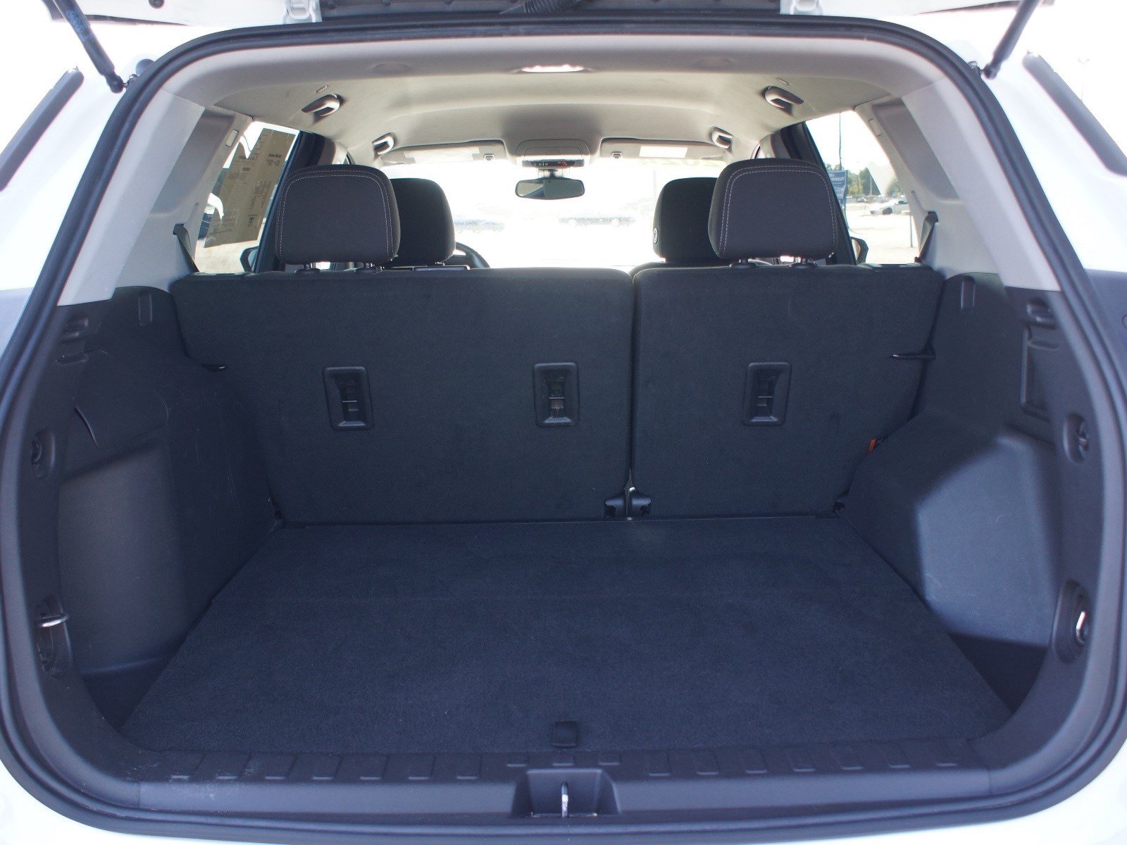 Used 2024 GMC Terrain SLE AWD/4WD image 16