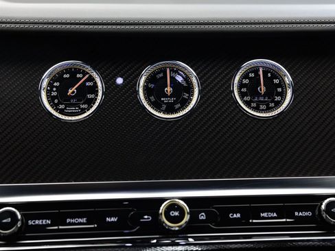 New 2025 Bentley Flying Spur Plug-In Hybrid image 4