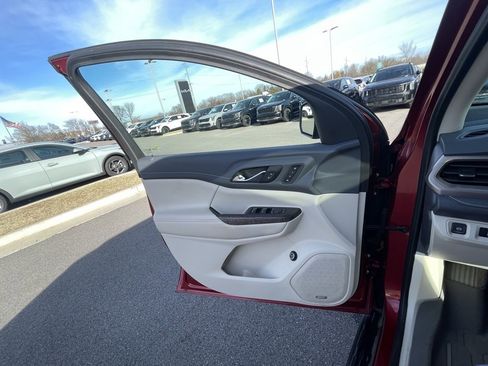 Used 2021 GMC Acadia Denali w/ Denali Technology Package image 21