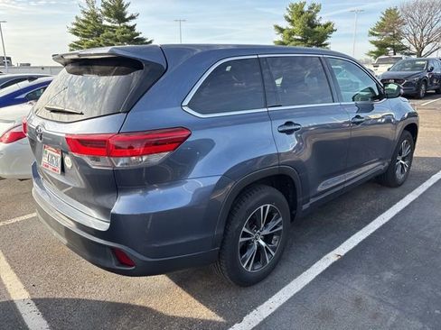Used 2018 Toyota Highlander LE w/ Carpet Mat Package (TMS) image 5