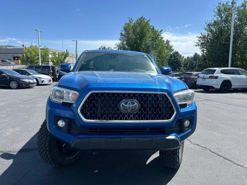 Used 2018 Toyota Tacoma TRD Off-Road w/ Technology Package AWD/4WD image 3