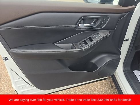 Used 2023 Nissan Rogue SL AWD/4WD image 11