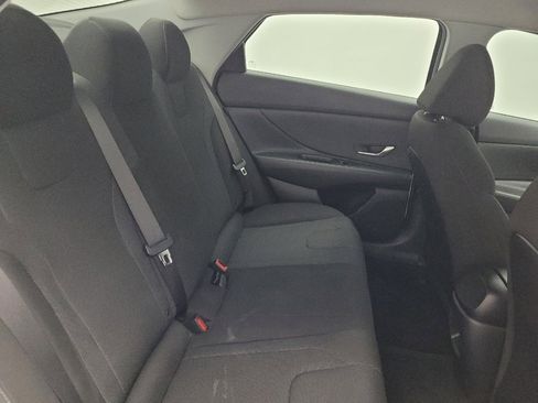 Used 2025 Hyundai Elantra SE image 19