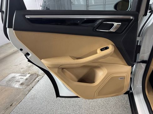 Used 2018 Porsche Macan AWD/4WD image 42