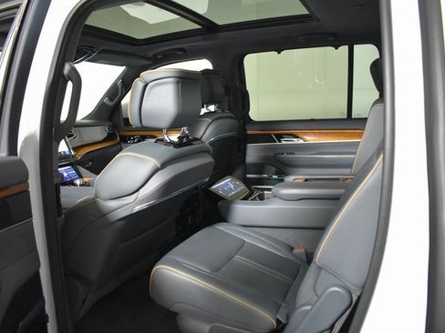 Used 2022 Jeep Grand Wagoneer Series II w/ Convenience Group III image 33