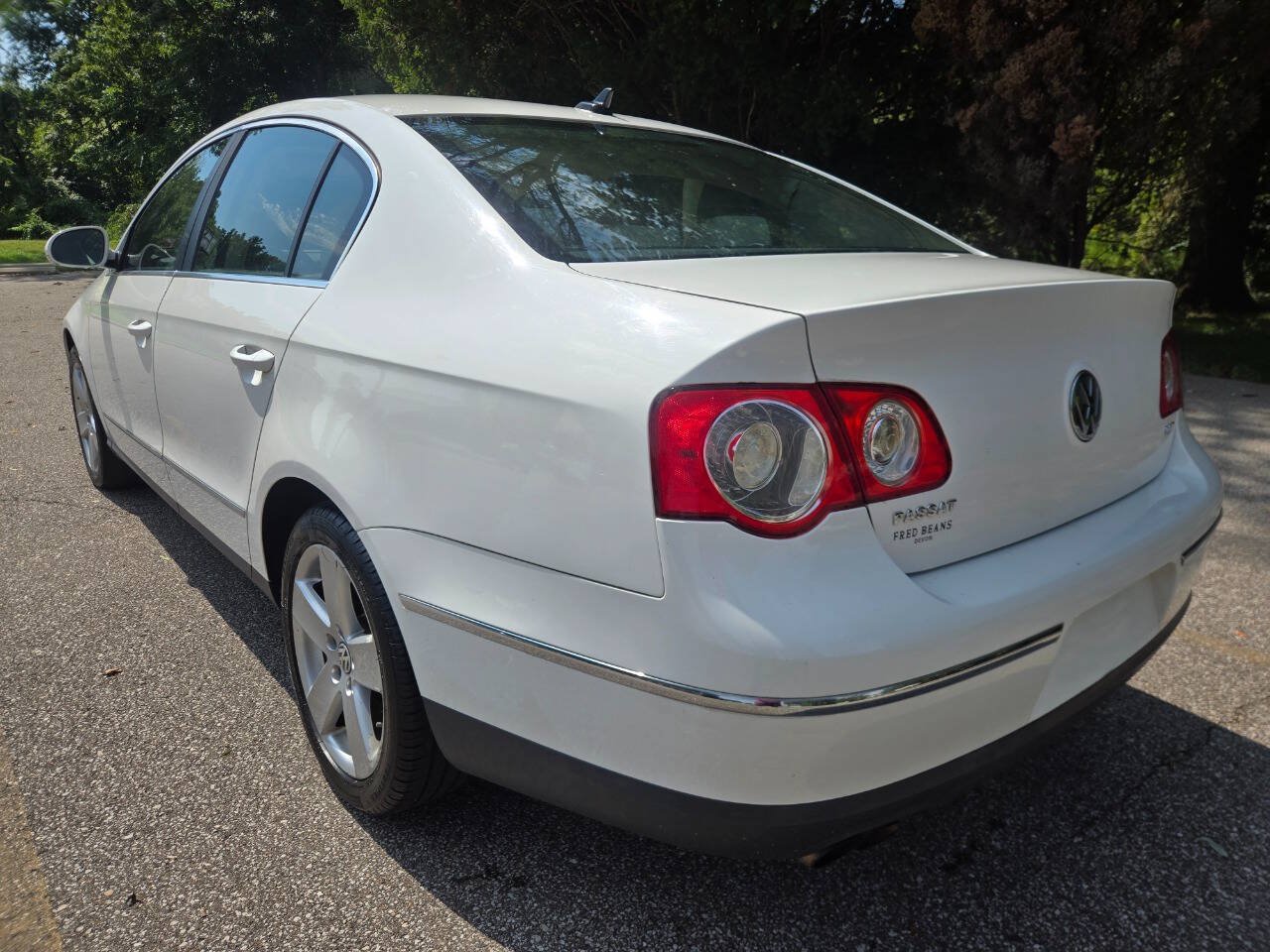 Used 2009 Volkswagen Passat Komfort FWD image 5