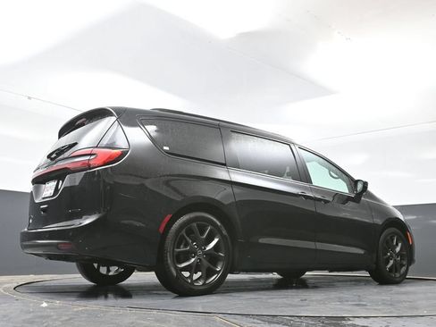 Used 2025 Chrysler Pacifica Limited FWD image 49